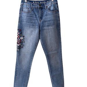 Knox Rose Skinny Jeans style entubado size 6.